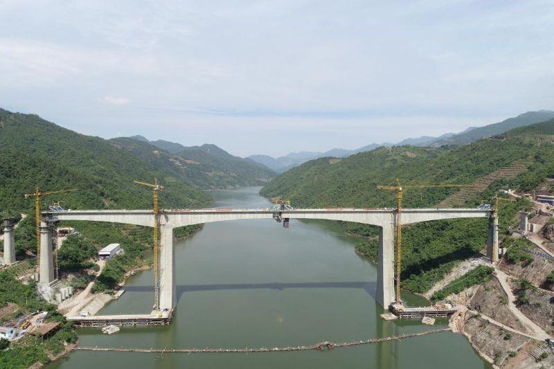 Amojiang Grand Bridge